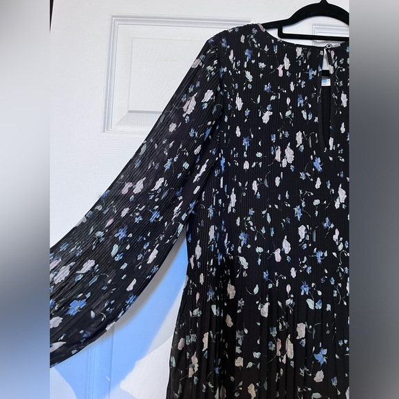 Aritzia Wilfred plissé dress with long sleeves size L large - Picture 4 of 10